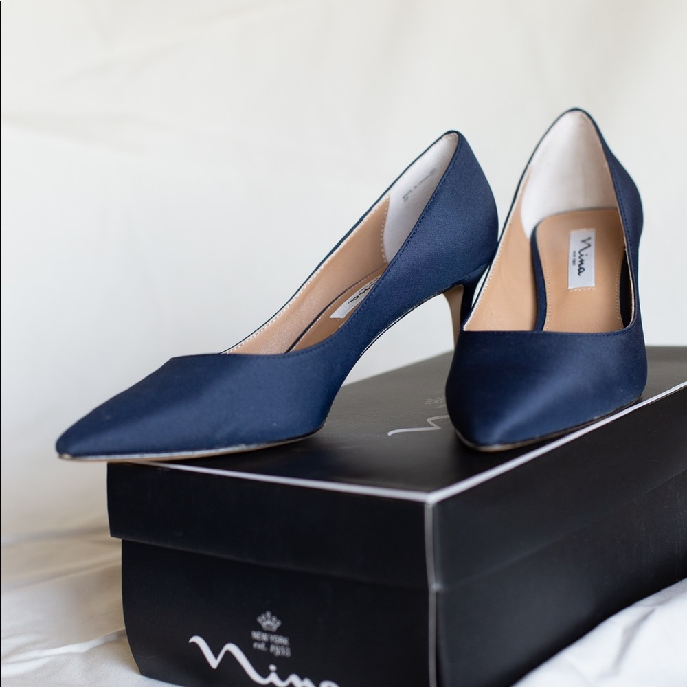 Nina Navy Pumps